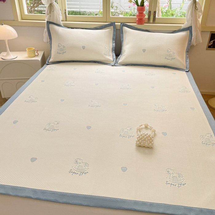 91家纺网 家纺一手货源 找家纺 慕澄 2024新款A类PE提花凉感豆豆复合款凉席 提花豆豆-小木马蓝