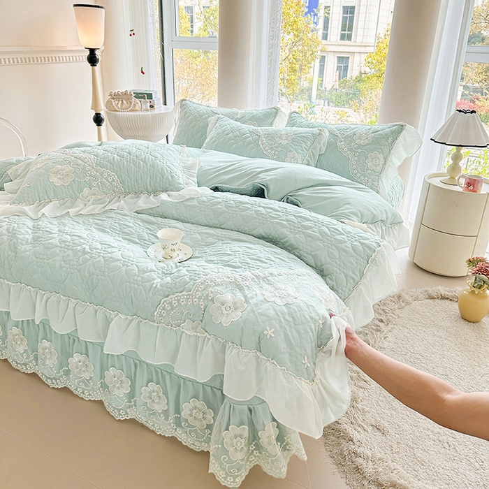 91家纺网 家纺一手货源 找家纺 罗艺轩 2024新款公主风水洗棉全夹棉床盖款四件套-盛宴 盛宴-海盐蓝