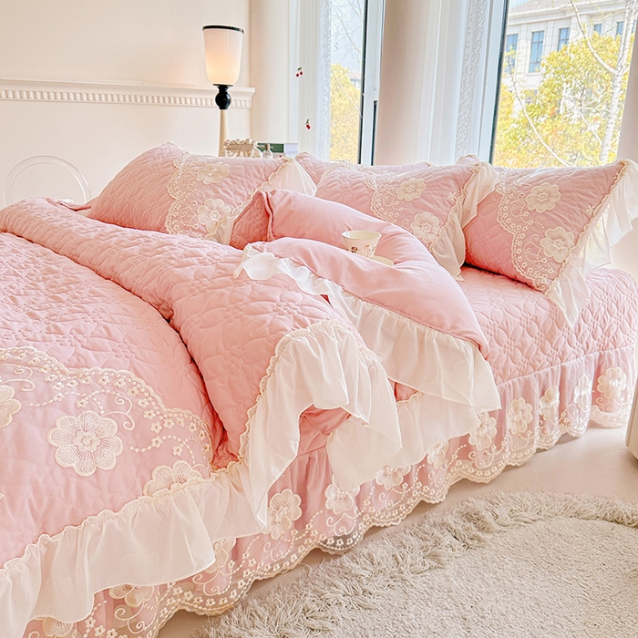 91家纺网 家纺一手货源 找家纺 罗艺轩 2024新款公主风水洗棉全夹棉床盖款四件套-盛宴 盛宴-少女粉