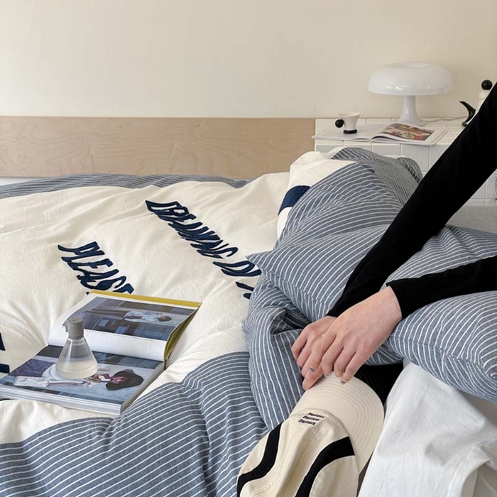 91家纺网 家纺一手货源 找家纺 圆岛家纺 2024新款博主风全棉色织水洗棉拼接毛巾绣四件套 薄暮蓝