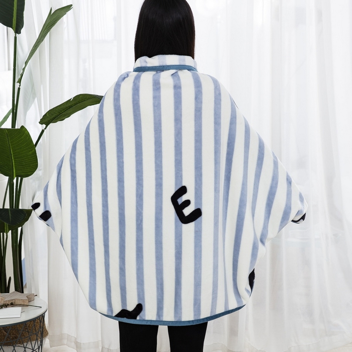 91家纺网 家纺一手货源 找家纺 恋尚羽 2025秋冬爆款印花披肩毯盖毯条纹字母