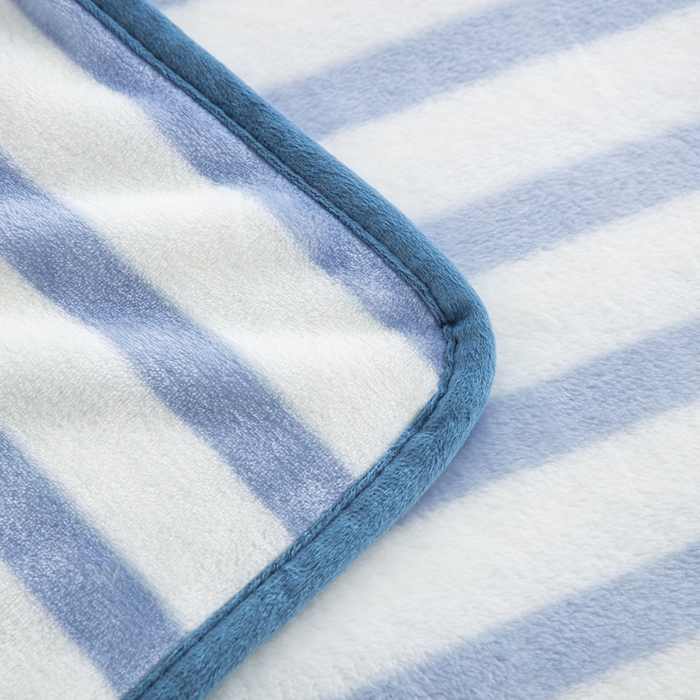 91家纺网 家纺一手货源 找家纺 恋尚羽 2025秋冬爆款印花披肩毯盖毯条纹字母