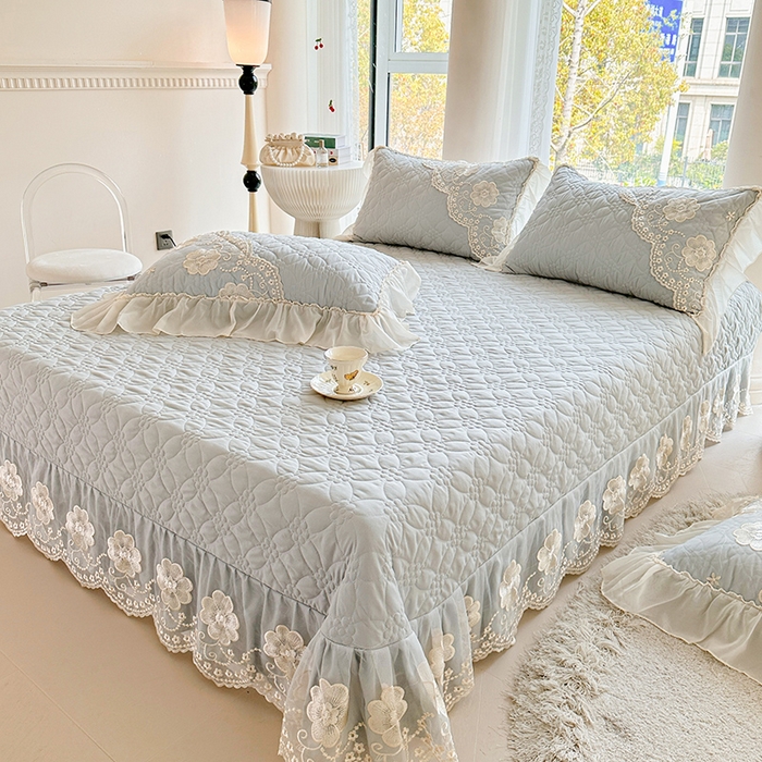 91家纺网 家纺一手货源 找家纺 罗艺轩 2024新款公主风水洗棉全夹棉床盖款三件套-盛宴 盛宴-迷雾灰