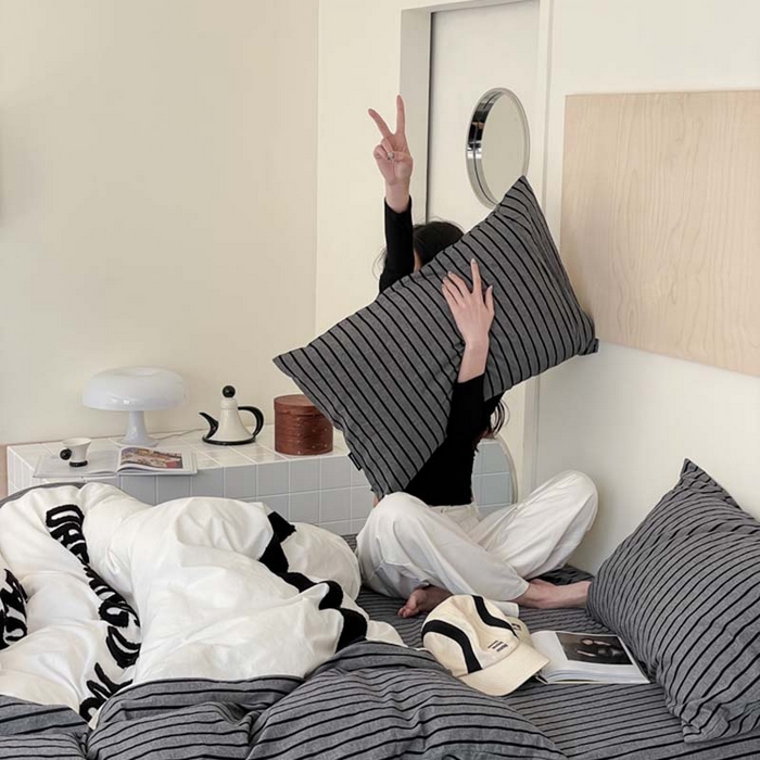 91家纺网 家纺一手货源 找家纺 圆岛家纺 2024新款博主风全棉色织水洗棉拼接毛巾绣四件套 布莱黑