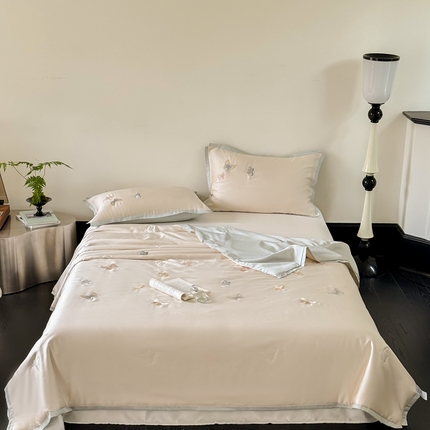 91家纺网 家纺一手货源 找家纺 FORTWO家纺原创设计（FOR TWO家纺） 2024新款天丝夏被 拾光（奶昔白）