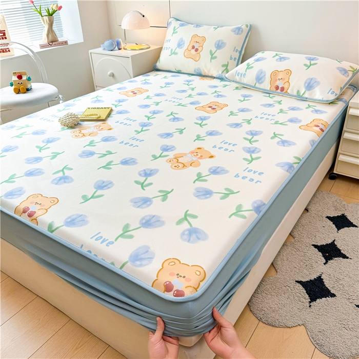 91家纺网 家纺一手货源 找家纺 喜居 2024新款碳光冰丝席床笠款 花丛熊