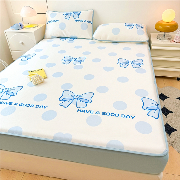 91家纺网 家纺一手货源 找家纺 喜居 2024新款碳光冰丝席床笠款 蓝色心情