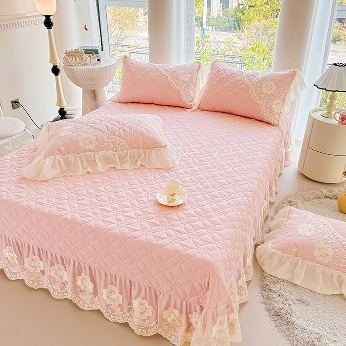 91家纺网 家纺一手货源 找家纺 罗艺轩 2024新款公主风水洗棉全夹棉床盖款三件套-盛宴 盛宴-少女粉