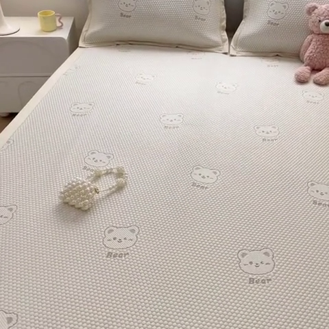 91家纺网 家纺一手货源 找家纺 慕澄 2024新款A类PE提花凉感豆豆复合款凉席 提花豆豆-bear咖