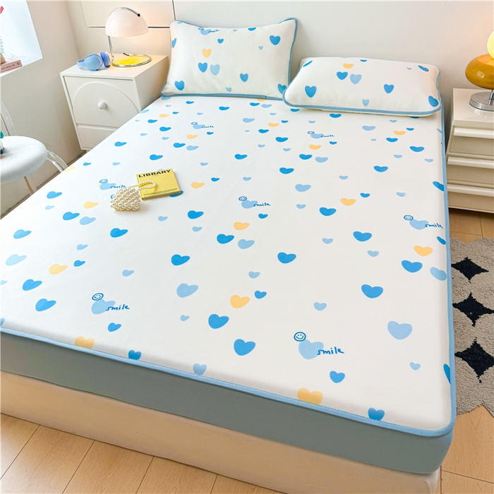 91家纺网 家纺一手货源 找家纺 喜居 2024新款碳光冰丝席床笠款 蓝色爱心