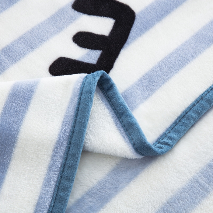 91家纺网 家纺一手货源 找家纺 恋尚羽 2025秋冬爆款印花披肩毯盖毯条纹字母