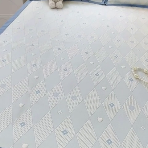 91家纺网 家纺一手货源 找家纺 慕澄 2024新款A类PE提花凉感豆豆复合款凉席 提花豆豆-菱格蓝