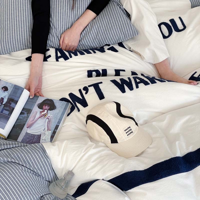 91家纺网 家纺一手货源 找家纺 圆岛家纺 2024新款博主风全棉色织水洗棉拼接毛巾绣四件套 薄暮蓝