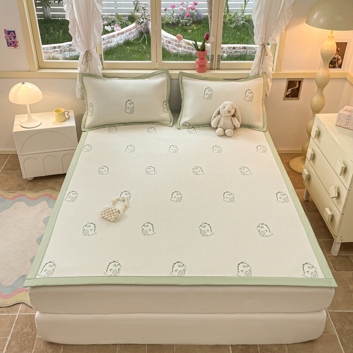 91家纺网 家纺一手货源 找家纺 慕澄 2024新款A类PE提花凉感豆豆复合款凉席 提花豆豆-小恐龙绿