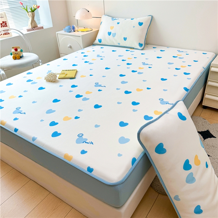 91家纺网 家纺一手货源 找家纺 喜居 2024新款碳光冰丝席床笠款 蓝色爱心