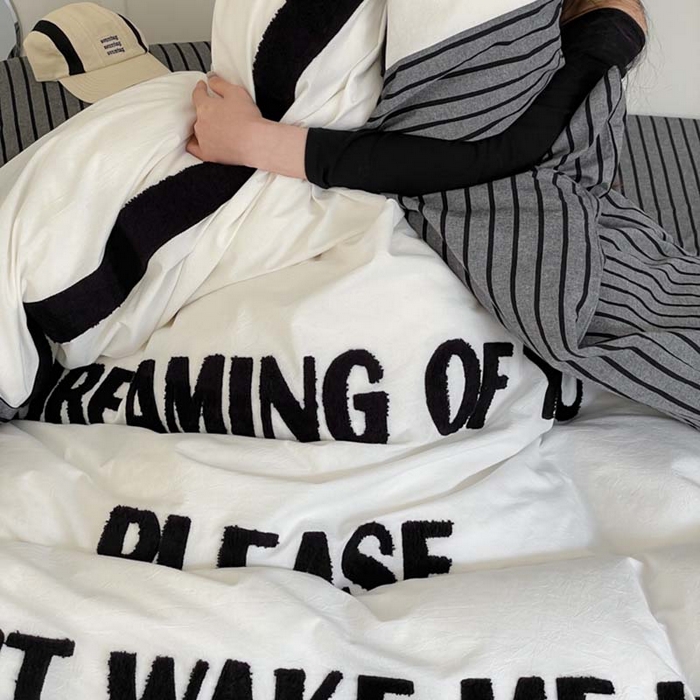 91家纺网 家纺一手货源 找家纺 圆岛家纺 2024新款博主风全棉色织水洗棉拼接毛巾绣四件套 布莱黑