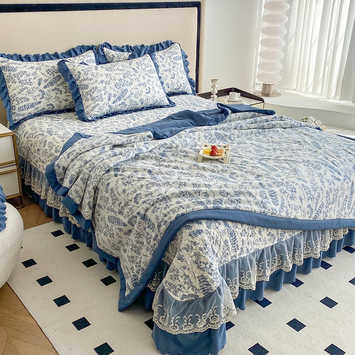 91家纺网 家纺一手货源 找家纺 艺慕家纺 2025新款水洗棉麻双层纱夏被床盖四件套 青花瓷