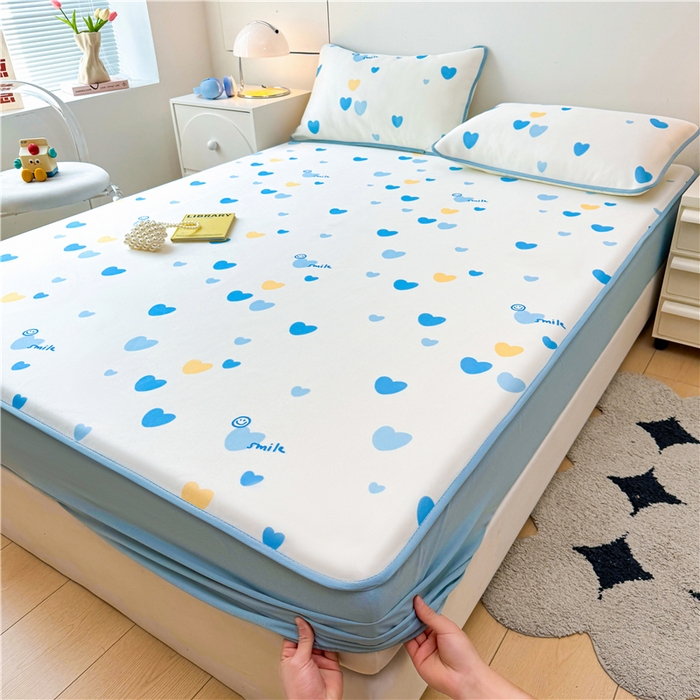 91家纺网 家纺一手货源 找家纺 喜居 2024新款碳光冰丝席床笠款 蓝色爱心