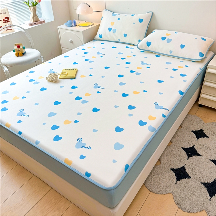 91家纺网 家纺一手货源 找家纺 喜居 2024新款碳光冰丝席床笠款 蓝色爱心