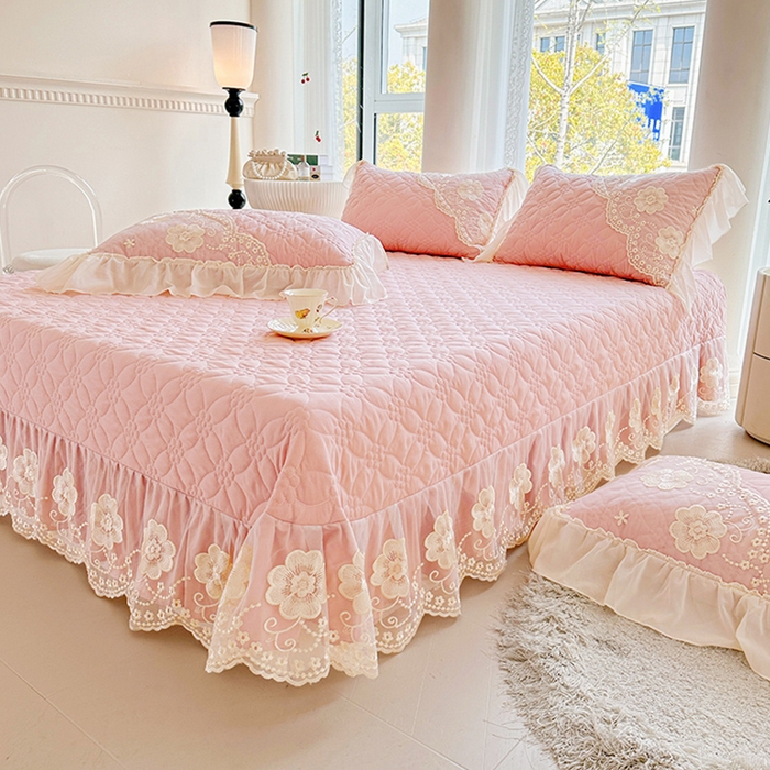 91家纺网 家纺一手货源 找家纺 罗艺轩 2024新款公主风水洗棉全夹棉床盖款三件套-盛宴 盛宴-少女粉