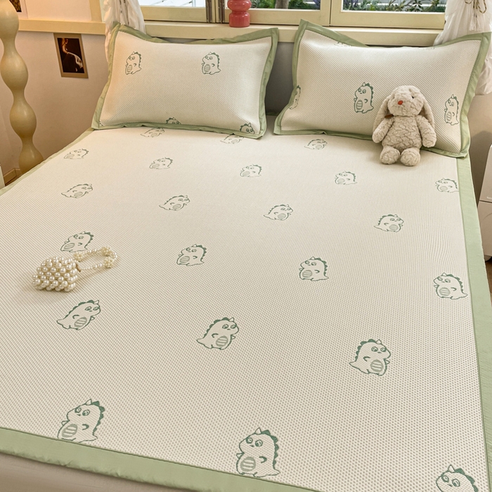 91家纺网 家纺一手货源 找家纺 慕澄 2024新款A类PE提花凉感豆豆复合款凉席 提花豆豆-小恐龙绿