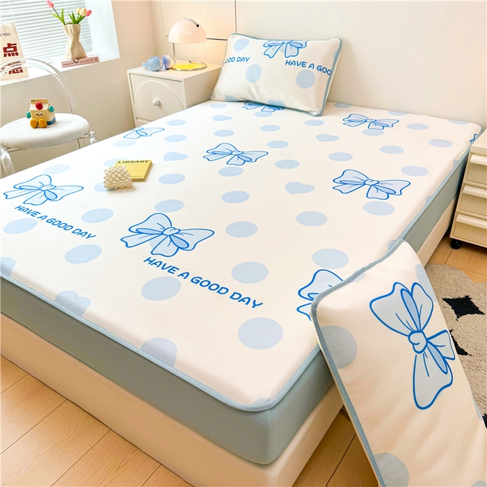 91家纺网 家纺一手货源 找家纺 喜居 2024新款碳光冰丝席床笠款 蓝色心情