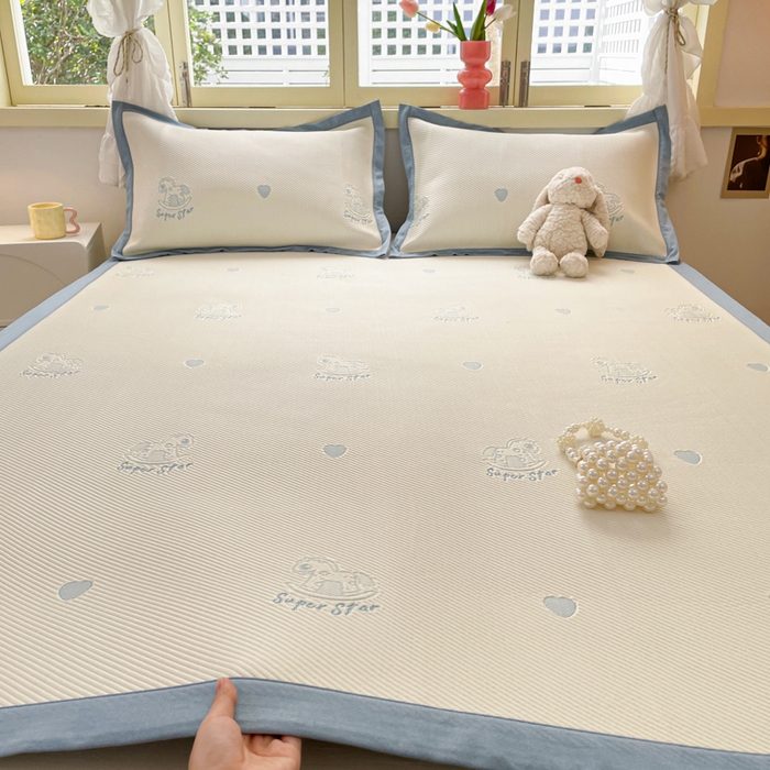 91家纺网 家纺一手货源 找家纺 慕澄 2024新款A类PE提花凉感豆豆复合款凉席 提花豆豆-小木马蓝