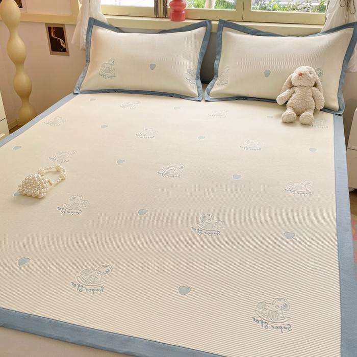 91家纺网 家纺一手货源 找家纺 慕澄 2024新款A类PE提花凉感豆豆复合款凉席 提花豆豆-小木马蓝