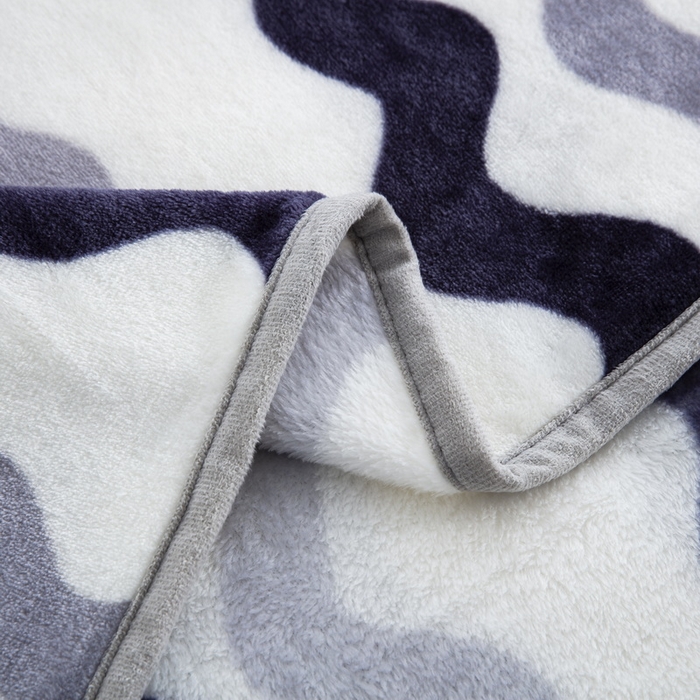 91家纺网 家纺一手货源 找家纺 恋尚羽 2025秋冬爆款印花披肩毯盖毯曲线