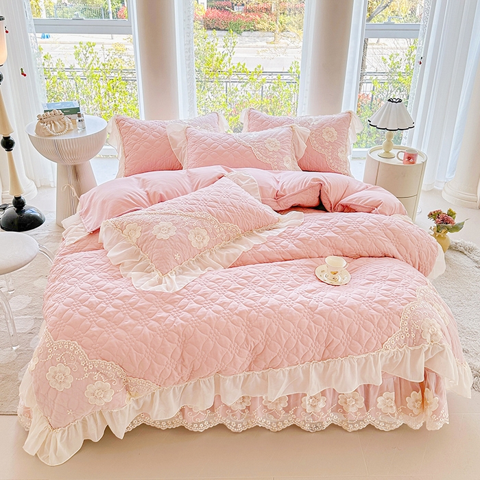 91家纺网 家纺一手货源 找家纺 罗艺轩 2024新款公主风水洗棉全夹棉床盖款四件套-盛宴 盛宴-少女粉