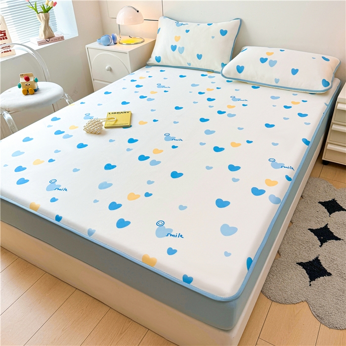 91家纺网 家纺一手货源 找家纺 喜居 2024新款碳光冰丝席床笠款 蓝色爱心