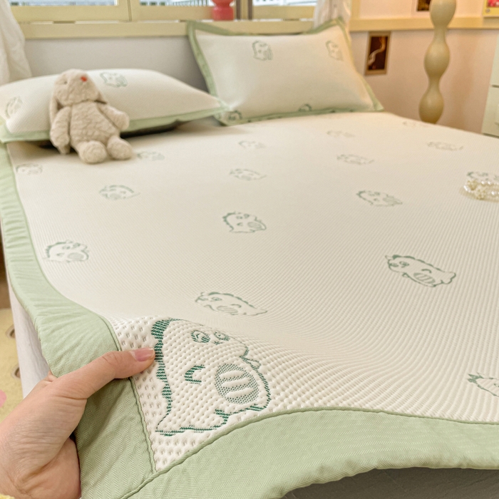 91家纺网 家纺一手货源 找家纺 慕澄 2024新款A类PE提花凉感豆豆复合款凉席 提花豆豆-小恐龙绿