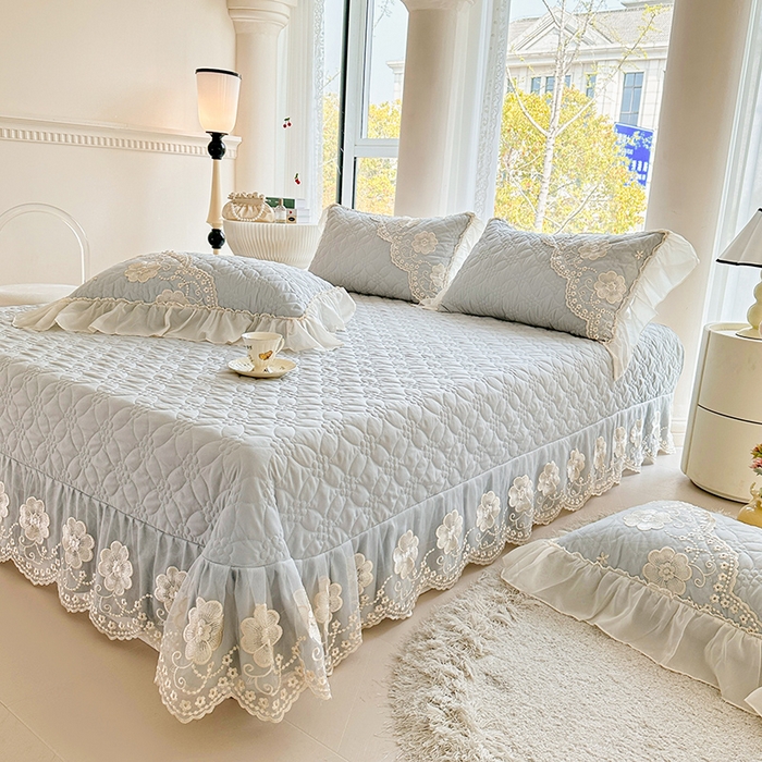 91家纺网 家纺一手货源 找家纺 罗艺轩 2024新款公主风水洗棉全夹棉床盖款三件套-盛宴 盛宴-迷雾灰