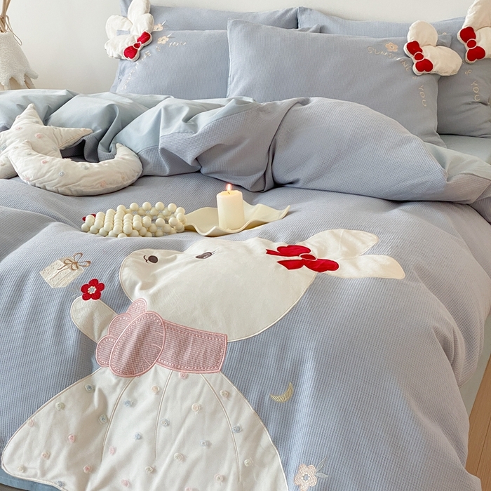 91家纺网 家纺一手货源 找家纺 朗莎 2024新款A版双层纱提花绣花B版40s水洗棉四件套 小兔子蓝