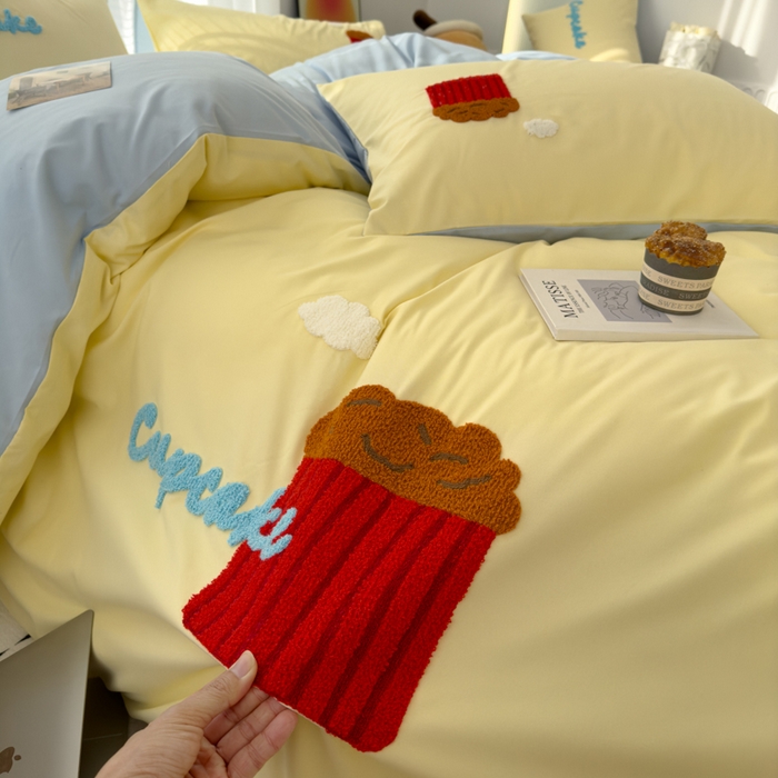 91家纺网 家纺一手货源 找家纺 曼谷家纺 年新款熊猫毛巾绣四件套柔软磨毛床上用品水洗棉套件 蛋糕-芝士蓝