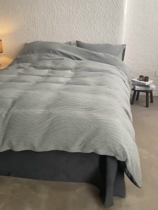 91家纺网 家纺一手货源 找家纺 安莱生活 2025新款双层纱色织提花波浪系列四件套 乱纹波浪 乱纹波浪-深灰