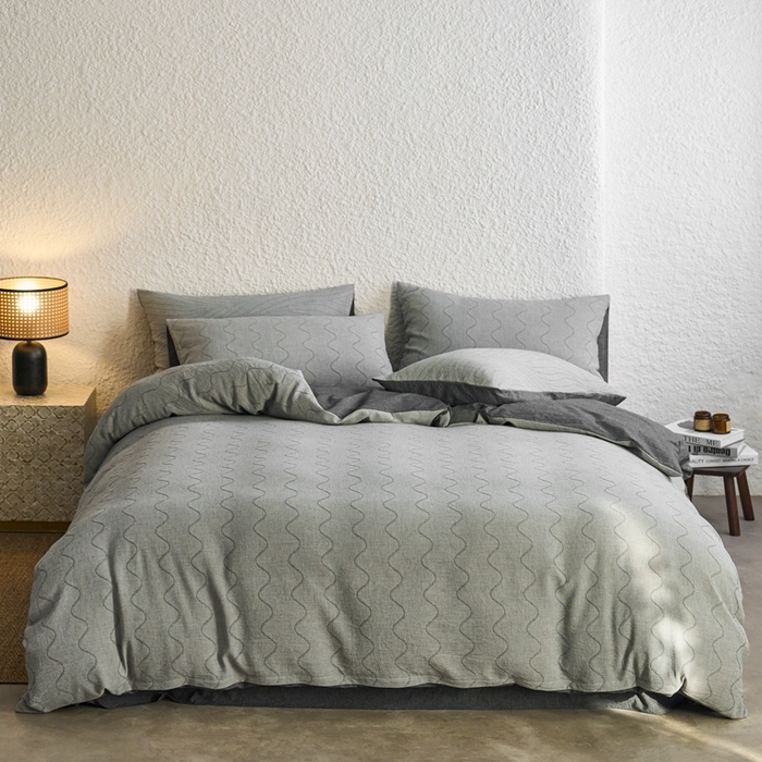 91家纺网 家纺一手货源 找家纺 安莱生活 2025新款双层纱色织提花波浪系列四件套 竖纹波浪 竖纹波浪-深灰