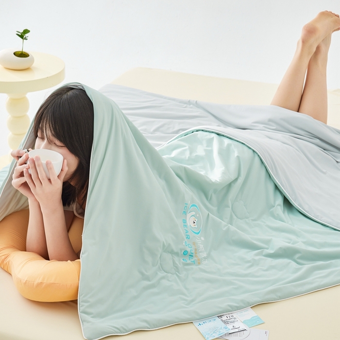 91家纺网 家纺一手货源 找家纺 （总）安莱生活 2024新款小熊冰冰双拼系列高定版即刻凉感夏被3.0升级版