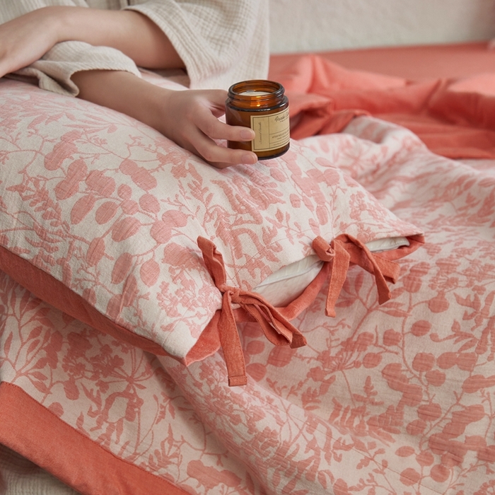 91家纺网 家纺一手货源 找家纺 安莱生活 2024新款高端双层纱栀子花色织大提花夏被及夏被四件套 栀子花-橘红