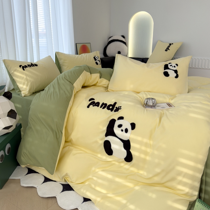 91家纺网 家纺一手货源 找家纺 曼谷家纺 年新款熊猫毛巾绣四件套柔软磨毛床上用品水洗棉套件 熊猫-芝士绿