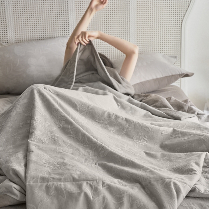 91家纺网 家纺一手货源 找家纺 安莱生活 2024新款高端双层纱色织大提花夏被 馥香 馥香-浅灰