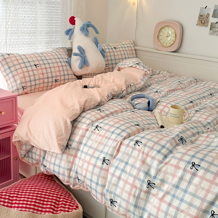 91家纺网 家纺一手货源 找家纺 昔可家纺 2024新款全棉条纹格子四件套--蝴蝶结系列 彩格子蝴蝶结