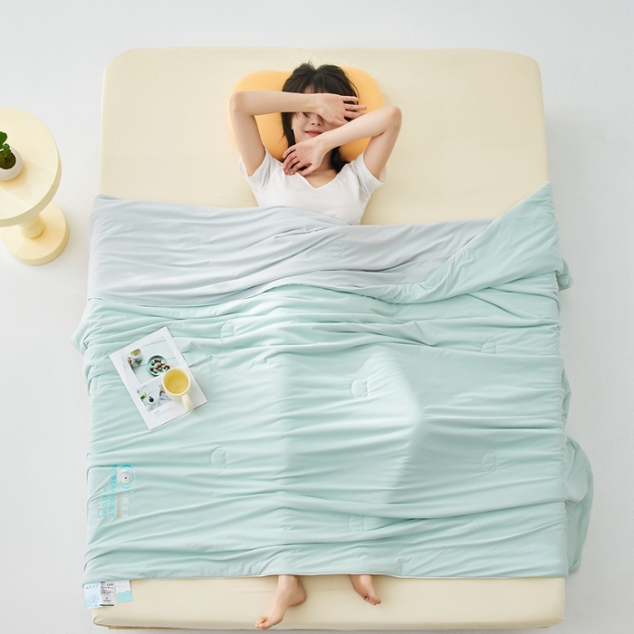 91家纺网 家纺一手货源 找家纺 （总）安莱生活 2024新款小熊冰冰双拼系列高定版即刻凉感夏被3.0升级版