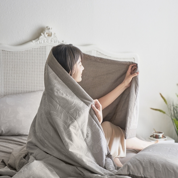 91家纺网 家纺一手货源 找家纺 安莱生活 2024新款高端双层纱色织大提花夏被 馥香 馥香-浅灰