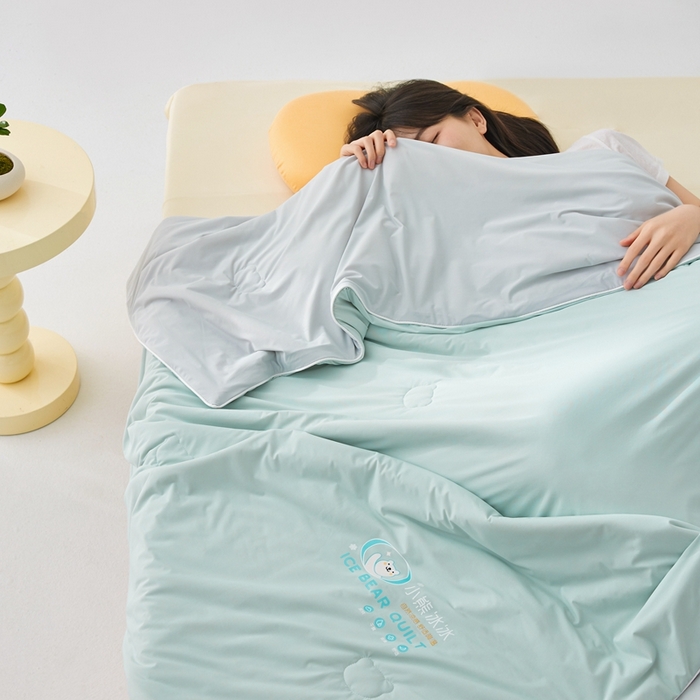 91家纺网 家纺一手货源 找家纺 （总）安莱生活 2024新款小熊冰冰双拼系列高定版即刻凉感夏被3.0升级版