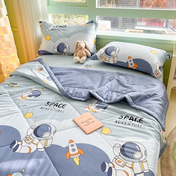 91家纺网 家纺一手货源 找家纺 菲梵家纺 2025春夏新品A类全棉喷气印花夏被 被子被芯 太空漫步