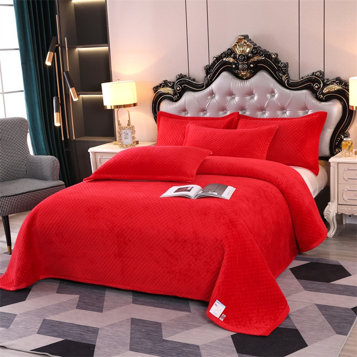91家纺网 家纺一手货源 找家纺 芸锦豪 2024新款牛奶绒华夫格床盖 红色