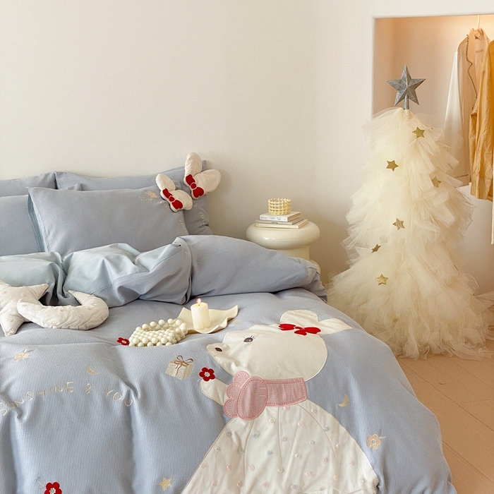 91家纺网 家纺一手货源 找家纺 朗莎 2024新款A版双层纱提花绣花B版40s水洗棉四件套 小兔子蓝