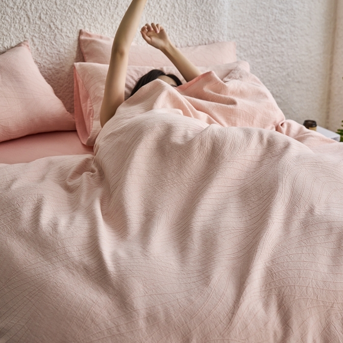 91家纺网 家纺一手货源 找家纺 安莱生活 2025新款双层纱色织提花波浪系列四件套 乱纹波浪 乱纹波浪-嫩粉