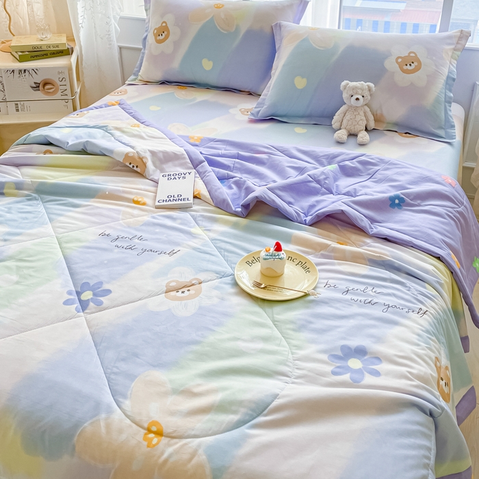 91家纺网 家纺一手货源 找家纺 菲梵家纺 2025春夏新品A类全棉喷气印花夏被 被子被芯 元气小熊